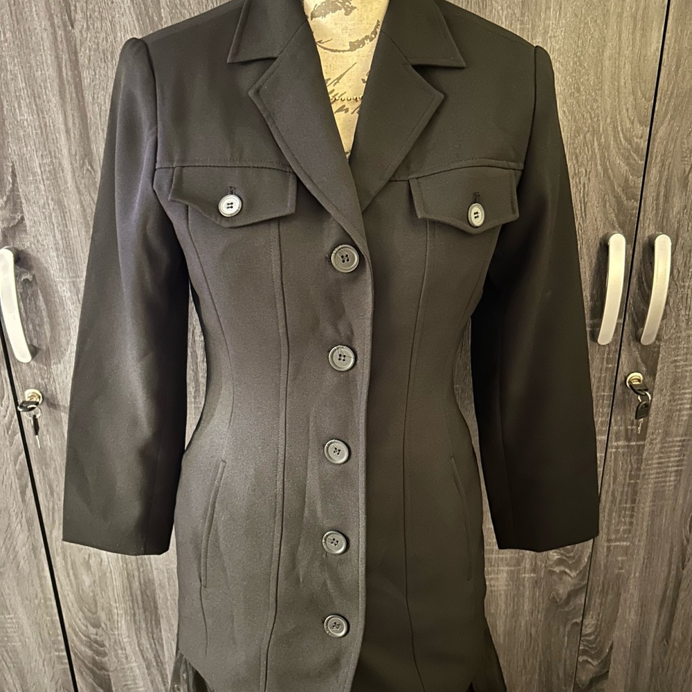 Boutique Europa Women’s Petite Suit Blazer (Never Worn)
